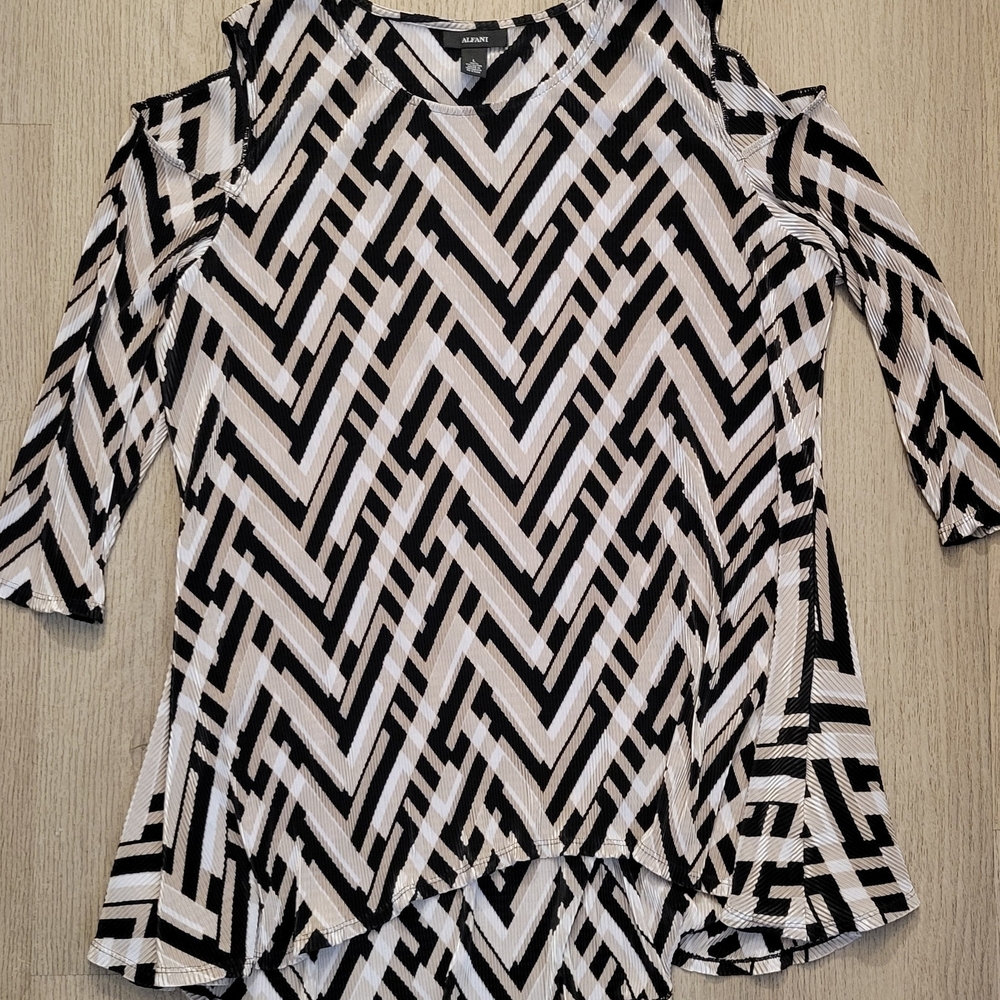Alfani Woman's Black and Beige Zigzag  Blouse Size L
